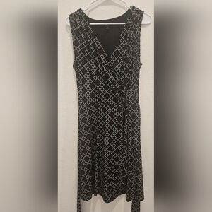 41 Hawthorn‎ Black and White Geometric Dress